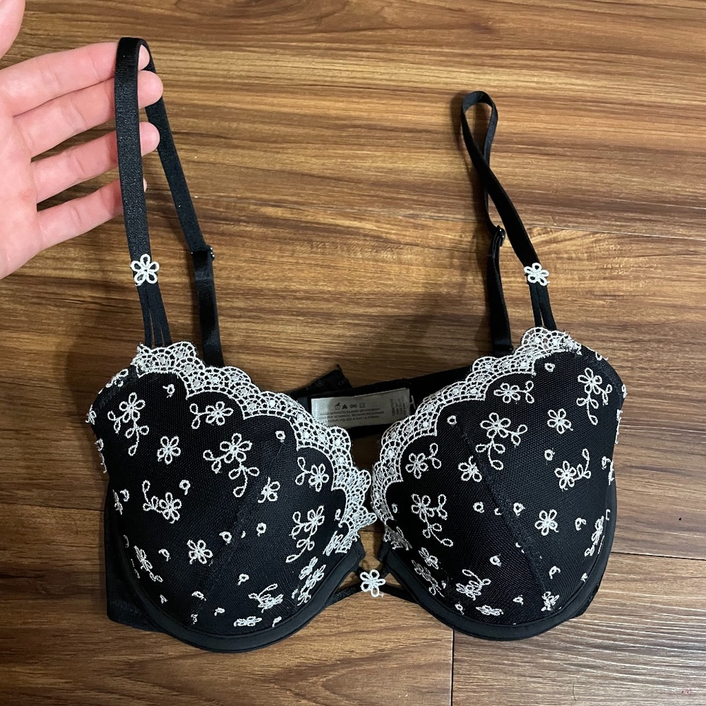 Victorias Secret DemiPush Up Floral Embroidery 32D